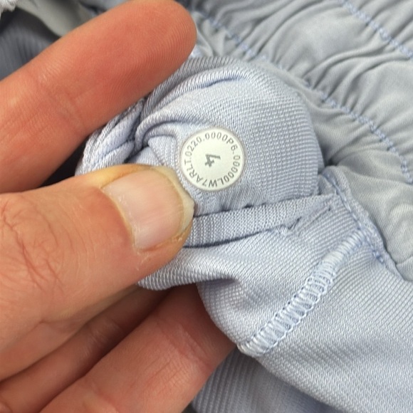 Lululemon Hotty Hot Short II *Long 4" Serene Blue - Picture 4 of 5